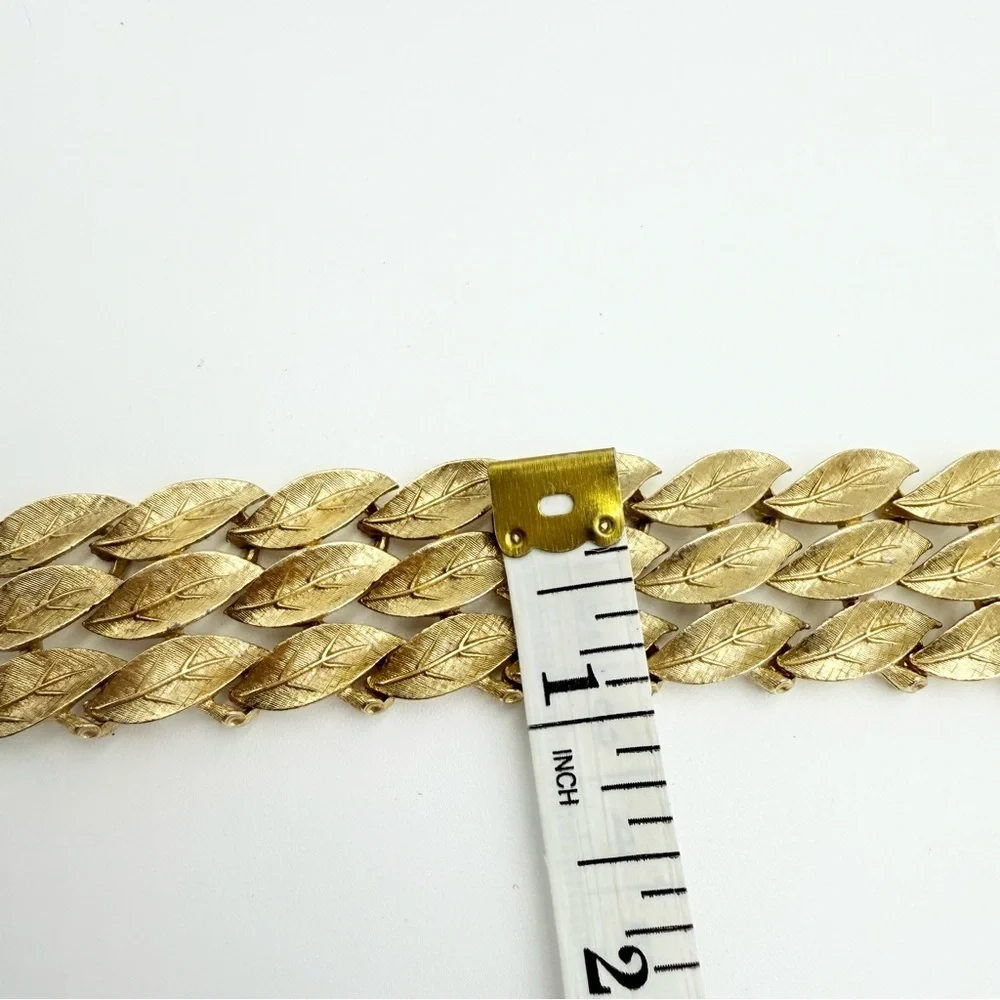 Vintage Lisner Gold Tone Leaves Link Chain Bracelet